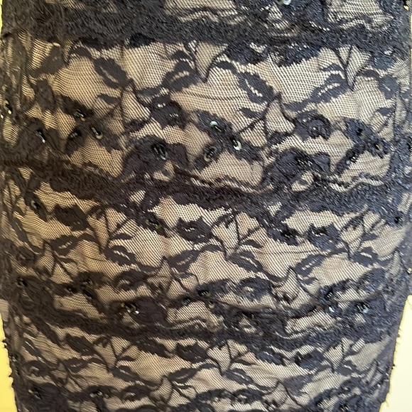 Marina lace dress with some sequin and beads - Picture 3 of 3